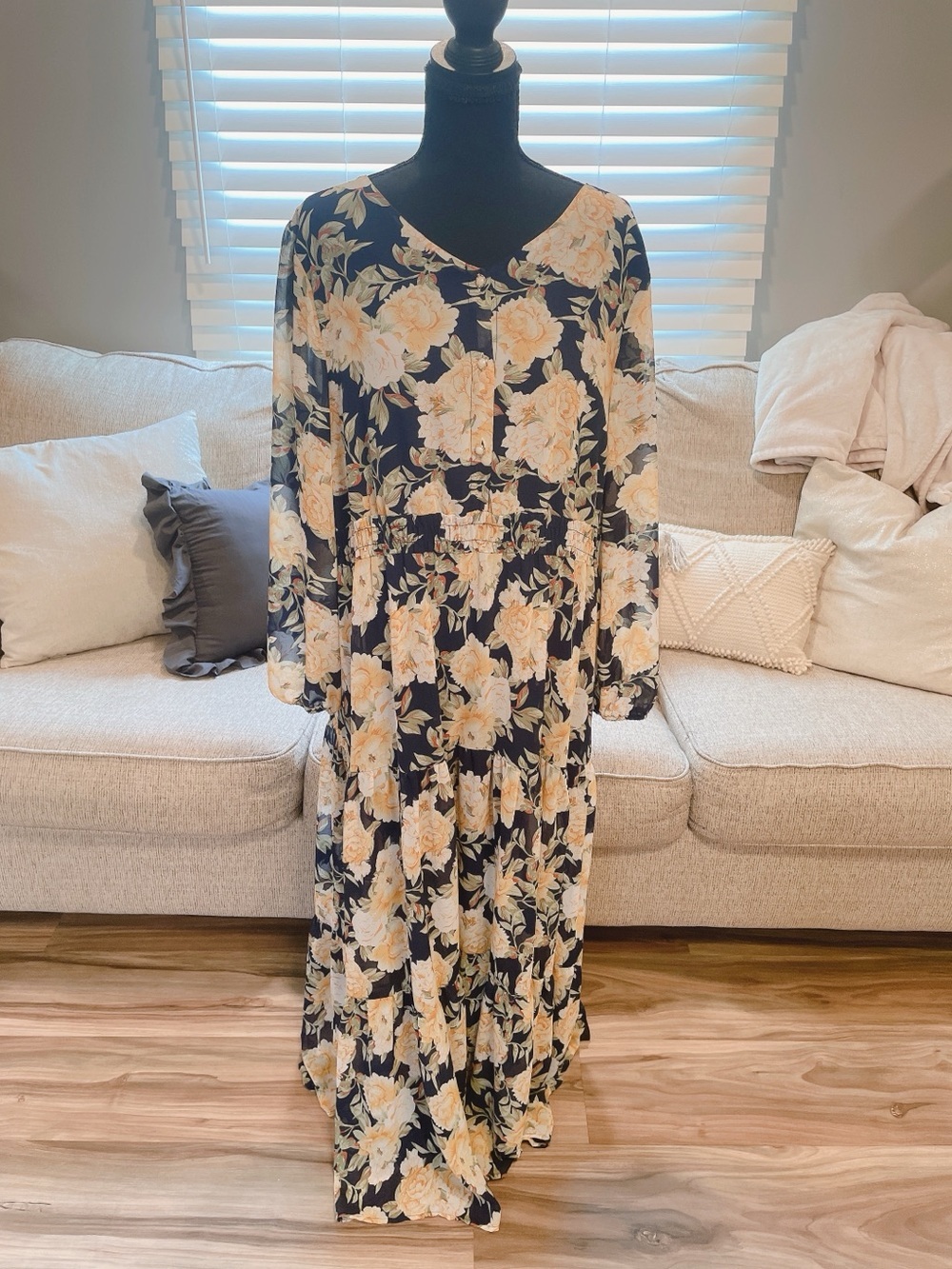Shein Floral Long Sleeve Maxi Dress in Navy and Cream Size 2XL.